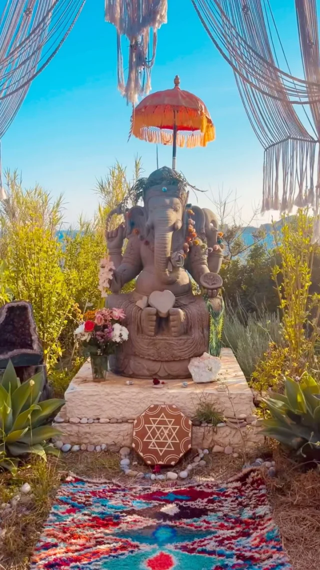 So honored that the universe brought me to one of the most beautiful and vibrant places on this planet. Right now, the incredible Colibri Spirit Festival is unfolding just 15 minutes away from where my dance floor is slowly coming to life. It feels like no coincidence—only grace. While the festival pulses with music, movement, and the magic of human connection, just nearby, a different kind of rhythm is taking root: slow, steady, sacred. The rhythm of building something from the ground up. If you feel like supporting this project, post a comment 🌸 “dancing the dream” and receive the link to the project. . . . #openfloorinternatinal #openfloormovementpractice #therapyinmovement #authenticmovement #consciousdance #consciousdanceberlin #somaticpractice #embodiment #mindbodymedicine #5rhythm #soulmotion #authenticmovement #movementmedicine #openfloormovement #somatichealing #embodiedlife